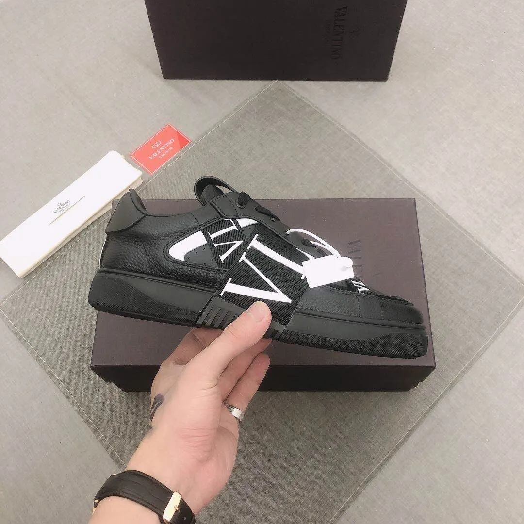 P440▫️V L7N spring and summer 🆕calf leather strap sneakers, no man should be able to refuse this style, classic color, so handsome! Purchase a high-precision replica of the original version to instantly sell off the market currency! 6 VLTN logo rubber effect straps - Valentino Garavani Logo printed on the back and tongue, all materials are customized to ensure quality! Size: 38/45 No. 018